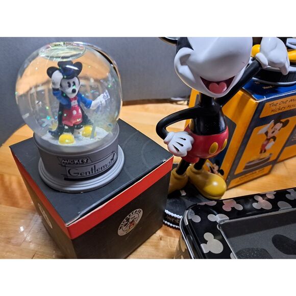 Very Vintage FABULOUS Mickey Mouse Watches, Bobble Heads, Weight, Cologne, Pins - Picture 3 of 15